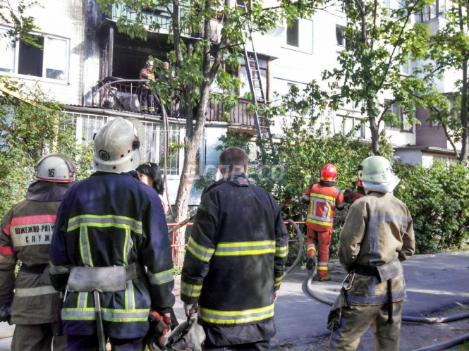 В Днепровском районе Киева, на улице Шалетт, из-за окурка сгорели три квартиры. 