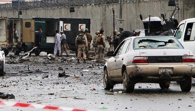 В результате взрыва в афганской религиозной школе погиб священнослужитель и ранены четверо учеников. 