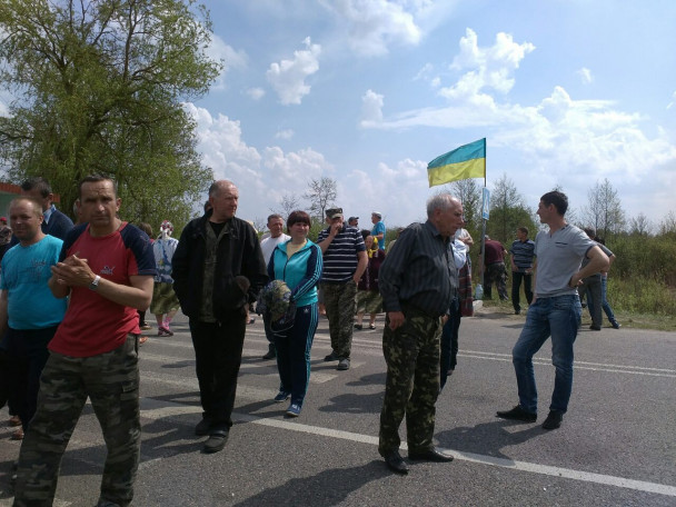 Четвертый день продолжаются мирные акции по перекрытию международной трассы Киев-Ковель-Ягодин в Волынской области. 