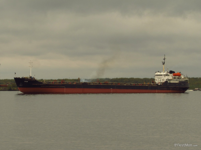 В Одесский морской торговый порт зашел танкер "Граф" под российским флагом. 