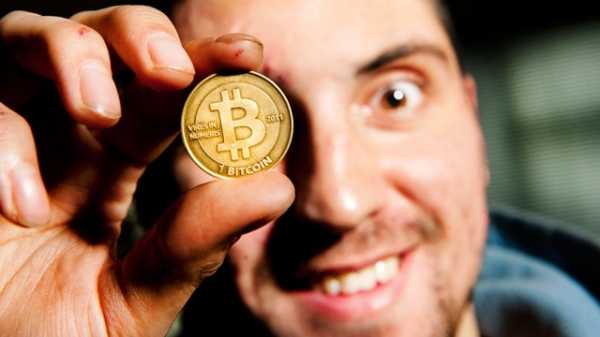 В ходе торгов в среду, 3 мая, криптовалюта Bitcoin подорожала на 50% и составила 1437 долларов. 