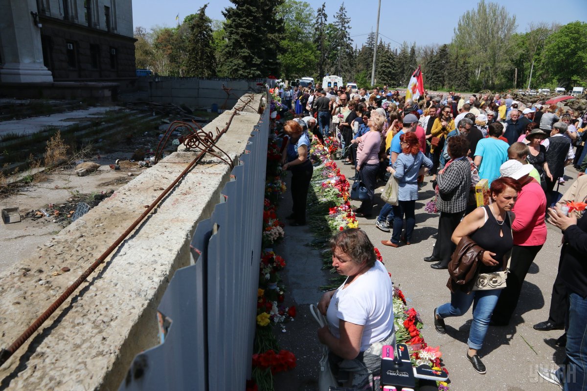 Одесситы третий год вспоминают жертв трагедии 2 мая 2014 года. В городе состоялись три митинга, участие в которых приняли тысячи горожан. 