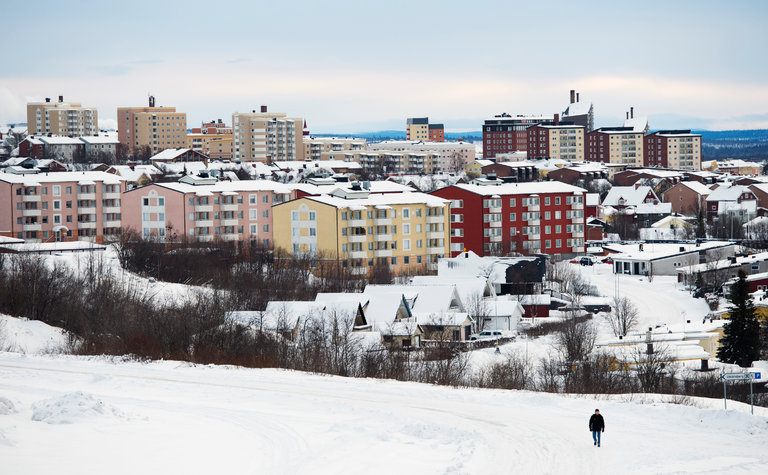 Жители шведского восемнадцатитысячным города Кируна переезжают вместе со зданиями на три километра на восток. 