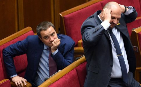 Помощник и охранник депутата Верховной Рады Борислава Розенблатта (фракция "Блок Петра Порошенко") согласились заключить сделку со следствием. 