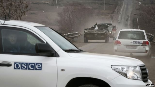 Вооруженные боевики "ДНР" совершили нападение на безоружных гражданских наблюдателей. 