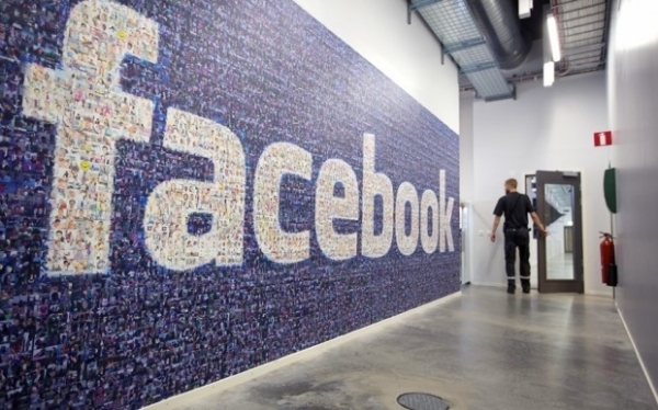 Британское издание The Guardian опубликовало установки, которыми руководствуются модераторы соцсети Facebook. 