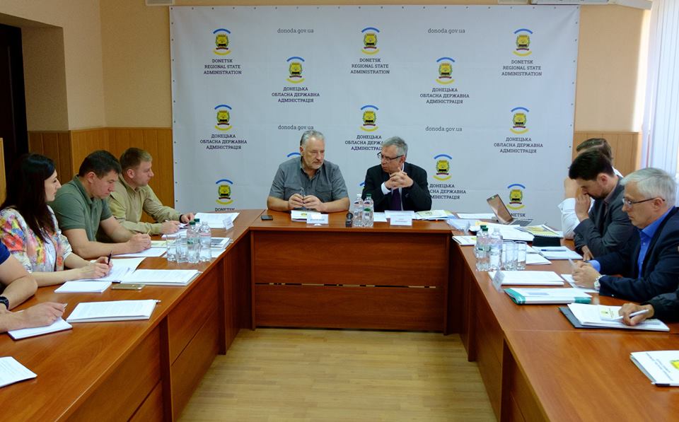 Первый канал Украинского радио в пятницу начал вещание на неподконтрольных Украины территориях Донецкой и Луганской областей. 