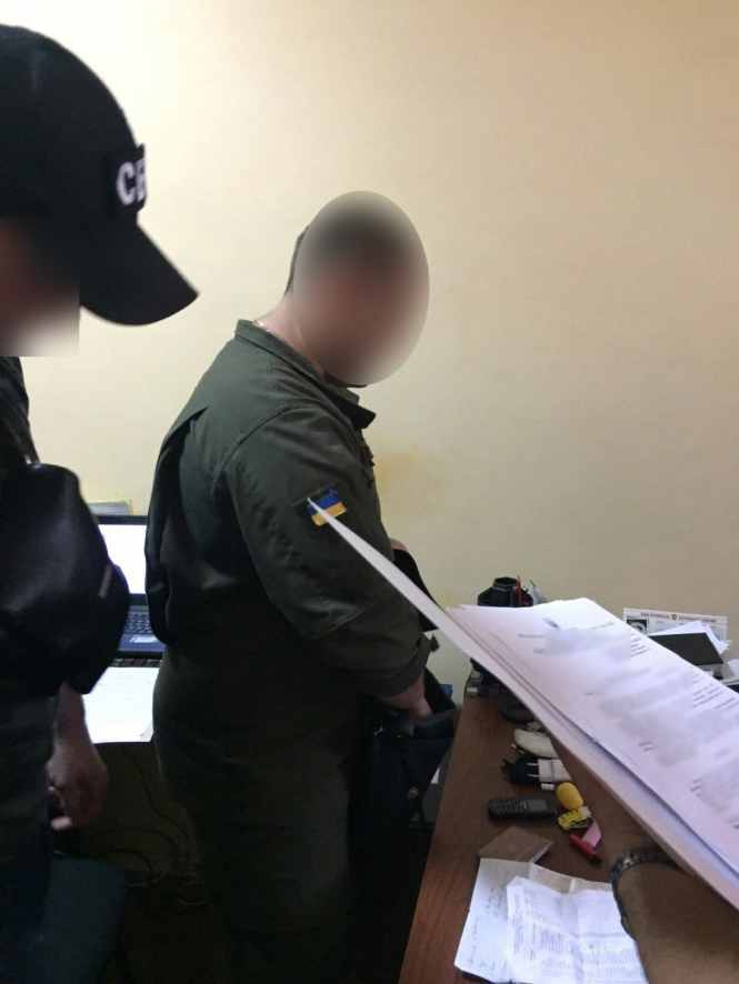 Национальная гвардия отрицает задержание командира одной из воинских частей в Ивано-Франковской области сотрудниками Службы безопасности и заявляет о задержании бывшего командира роты. 