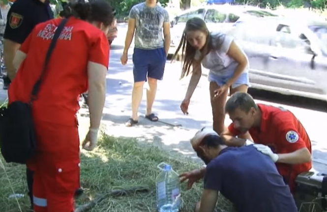 В Одессе на Французском бульваре 20-го июня двое парней жестоко избили нескольких людей. 