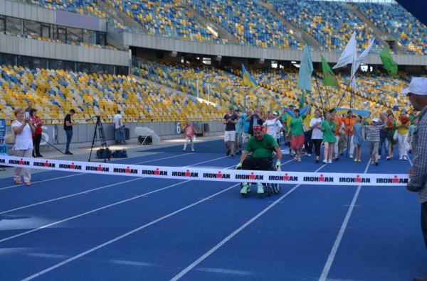 Житель Броваров с инвалидностью Олег Иваненко в среду, 28 июня, установил мировой рекорд по триатлону. 