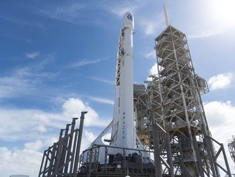 Космическая компания SpaceX вывела на орбиту 10 коммуникационных спутников, используя ракету-носитель Falcon 9. 