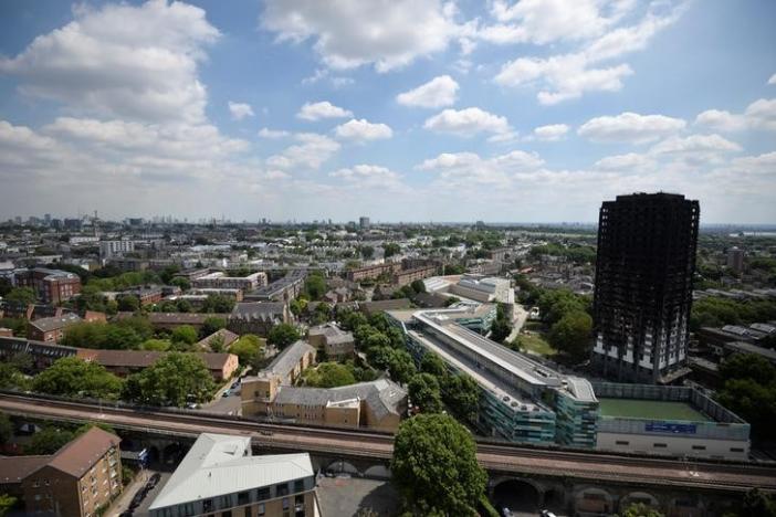 Полиция не исключает, что 58 пропавших без вести во время пожара в многоэтажке Grenfell Tower в Лондоне, погибли. 