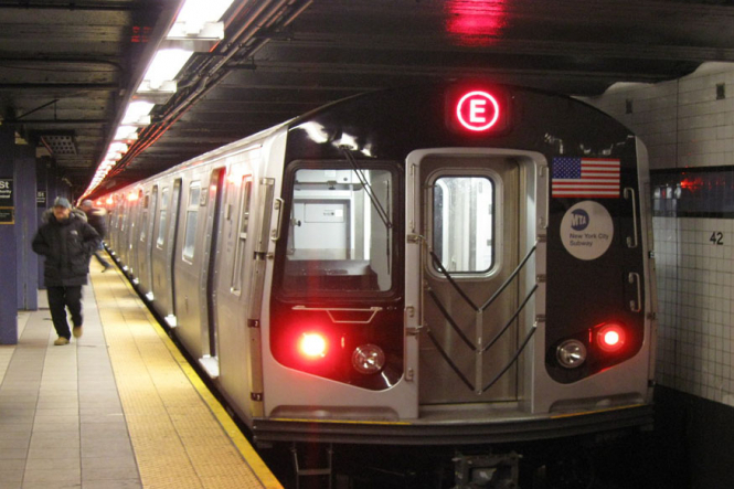 По меньшей мере 34 человека получили травмы в метро Нью-Йорка после того, как поезд сошел с рельсов. 