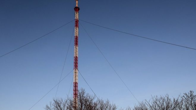 Первый канал Украинского радио в пятницу начал вещание на неподконтрольных Украины территориях Донецкой и Луганской областей. 