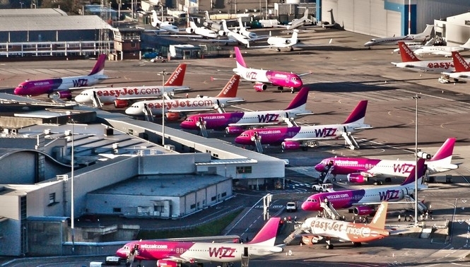 Популярный в Европе лоукост-перевозчик Wizz Air, осуществляющий рейсы из Украины, намерен ввести оплату за перевозку любой ручной клади на борту самолета. 