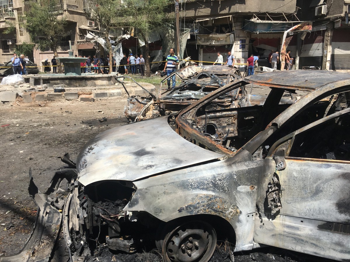 По крайней мере 20 человек погибли и 30 были ранены, когда в воскресенье три смертника на автомобилях напали на сирийскую столицу Дамаск. 