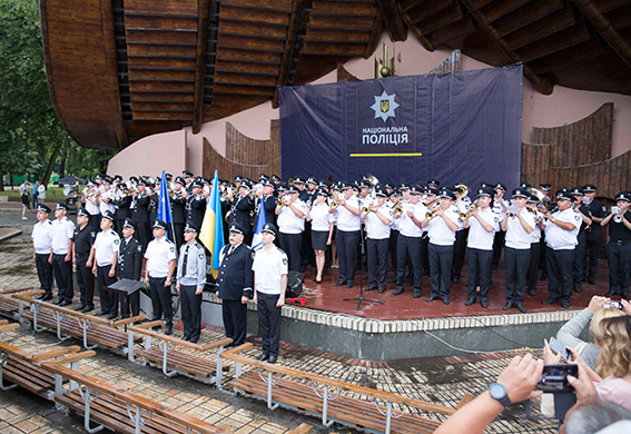 Полицейские оркестры из девяти областей Украины установили рекорд массового исполнения гимна Евросоюза. 