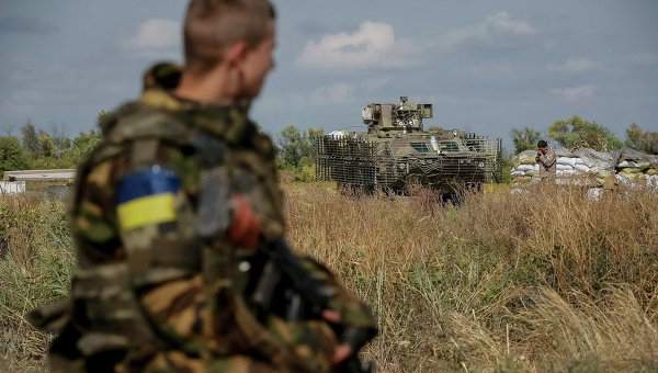 За минувшие сутки боевики в зоне проведения АТО открывали огонь по украинским силам 35 раз, в том числе с запрещенного оружия. 