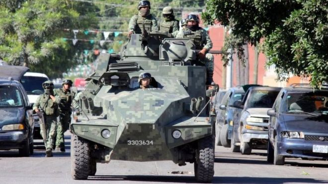 В мексиканском штате Синалоа полиция и силы армии устроили перестрелку с вооруженными людьми, которые, как предполагается, были членами наркокартеля. В результате инцидента были убиты 19 человек. 
