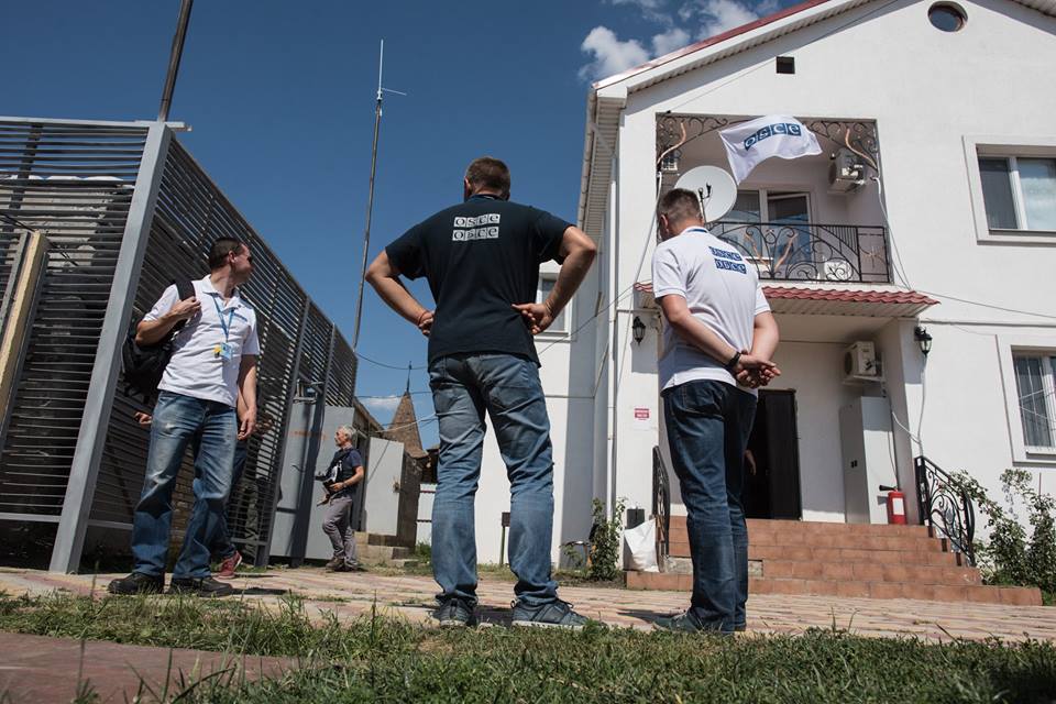 В субботу СMM ОБСЕ разместила наблюдателей на передовой патрульной базы Миссии в Станице Луганской на постоянной круглосуточной основе. 