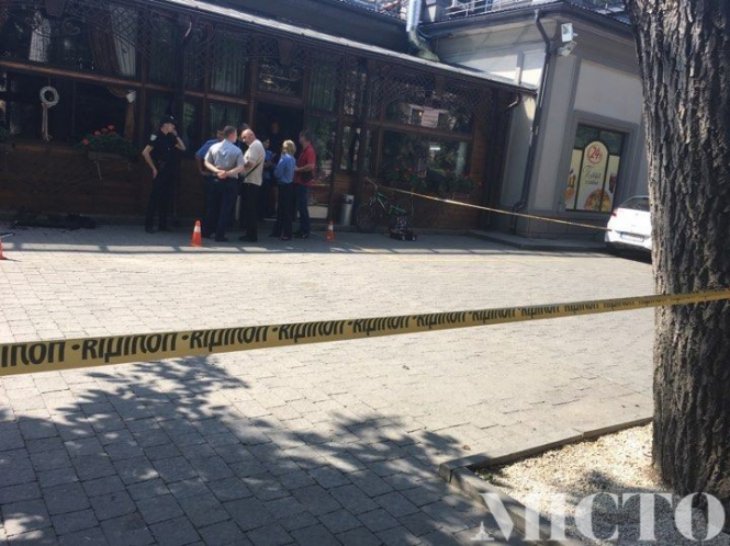 В центре Ивано-Франковска днем в субботу между посетителями ресторана Pasage Gartenberg произошла стрельба. Мужчину ранили из охотничьего ружья. 