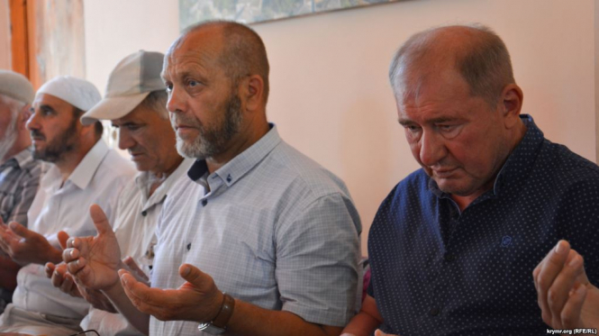 В отношении двух мужчин, которые были задержаны российскими силовиками после обыска в селе Новокленовое 10 августа, применялись пытки, в частности с использованием электрического тока. 