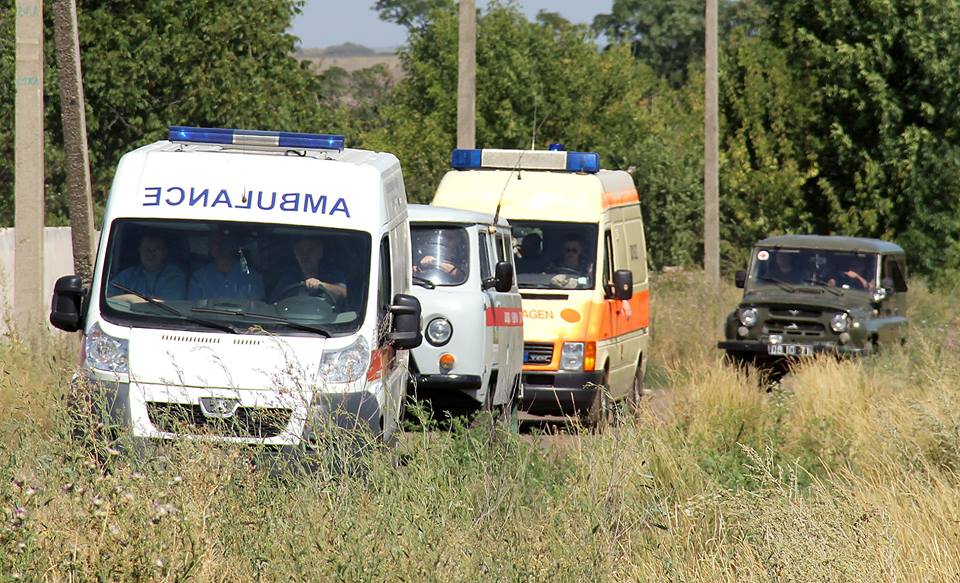 Военные медики в воскресенье провели аэромедицинскую эвакуацию на вертолете Ми-8МТ раненых военнослужащих из района проведения антитеррористической операции в Военно-медицинского клинического центра Северного региона (Харьков). 