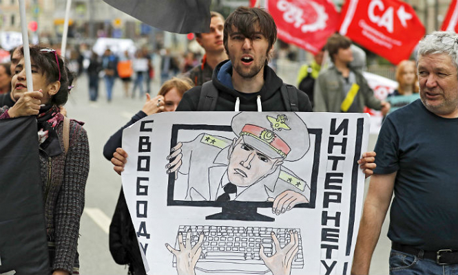 В субботу, 26 августа, в Москве более десяти человек задержали на митинге в защиту свободного Интернета. 