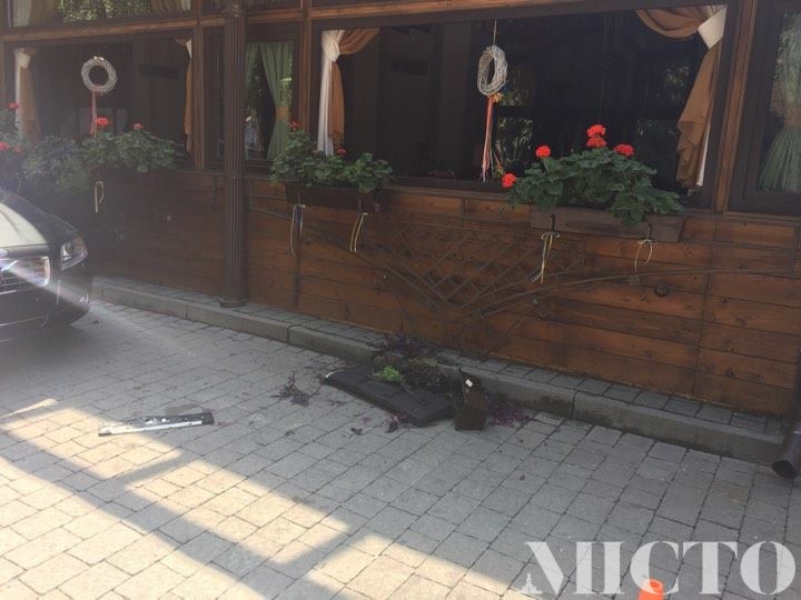 В центре Ивано-Франковска днем в субботу между посетителями ресторана Pasage Gartenberg произошла стрельба. Мужчину ранили из охотничьего ружья. 