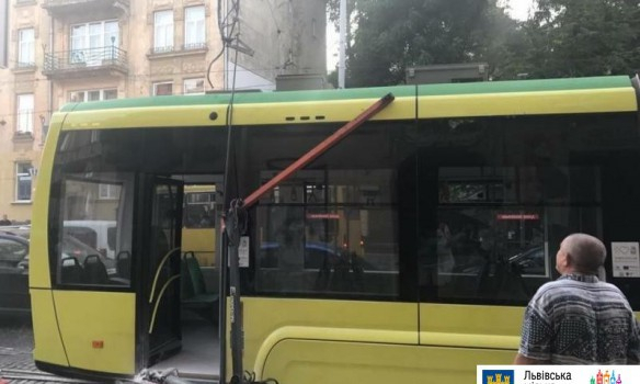 В центре Львова по улице Франко загорелся новый трамвай "Электрон". 