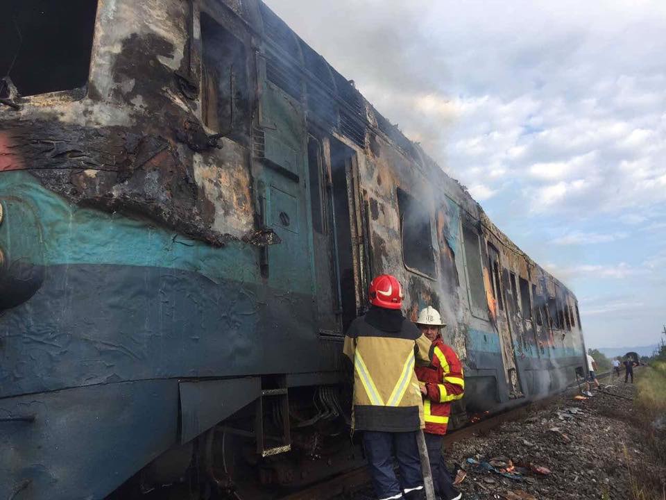 В Хустском районе, между населенными пунктами Стебливка и Сокирница, возник пожар в пригородном поезде Королево-Тересва. 