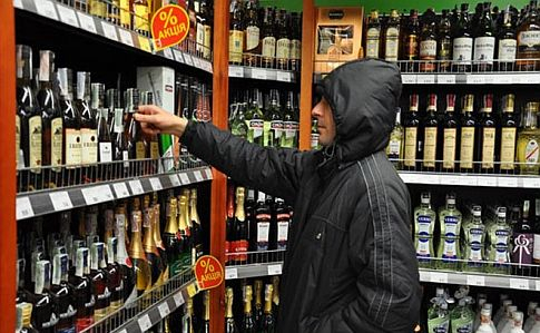 Правительство планирует повысить минимальные цены на алкоголь. Это предусмотрено проектом постановления "О внесении изменений в приложение к постановлению Кабинета Министров Украины от 30 октября 2008 № 957". 