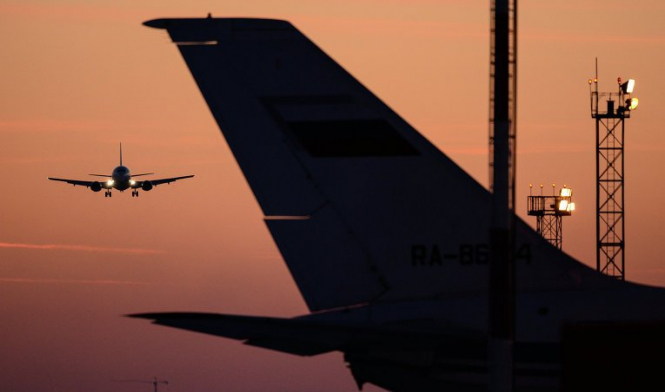 Пилот национальной авиакомпании ОАЭ - Etihad Airways - умер во время перевозки грузов из Абу-Даби в Амстердам, из-за чего самолету пришлось совершить аварийную посадку в Кувейте. 
