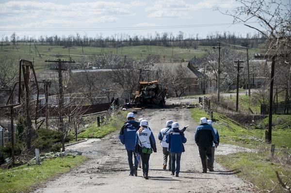 Жертвами конфликта в Донецкой и Луганской областях в 2016 году среди гражданского населения стали 442 человека - 88 погибших и 354 раненых. 