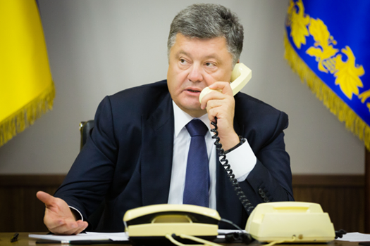 Президент Украины Петр Порошенко и канцлер Германии Ангела Меркель по телефону обсудили введение миротворческой миссии ООН на Донбассе. 