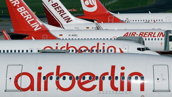 Немецкая авиакомпания Air Berlin, объявившая о неплатежеспособности, во вторник отменила около 70 рейсов из-за неожиданно большое количество сообщений пилотов о болезни. 