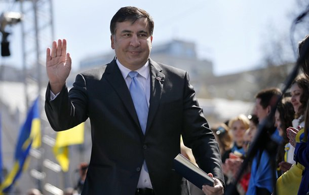 Саакашвили уже на украинской стороне. Толпа вынес его через границу. 