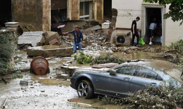 Сильные ливни в итальянской провинции Ливорно причиной гибели по меньшей мере семи человек. 