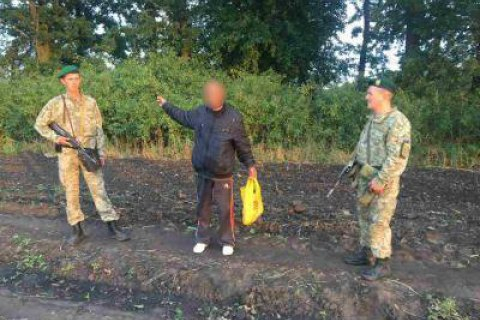 Во вторник в Краснопольском районе пограничники Сумского отряда задержали нарушителя государственной границы с пакетом конопли. 