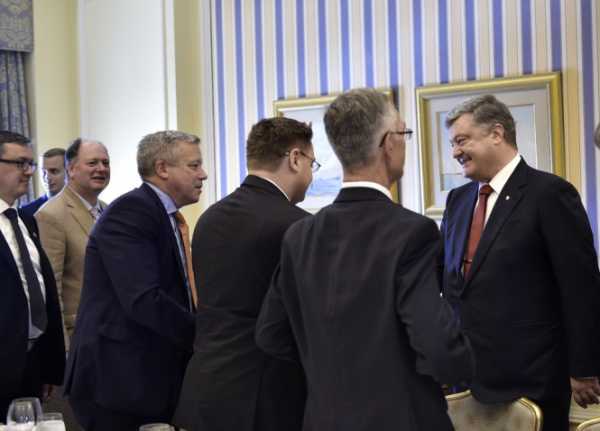 Президент Украины Петр Порошенко во время рабочего визита в Канаду 23 сентября встретился с представителями канадского бизнеса. 