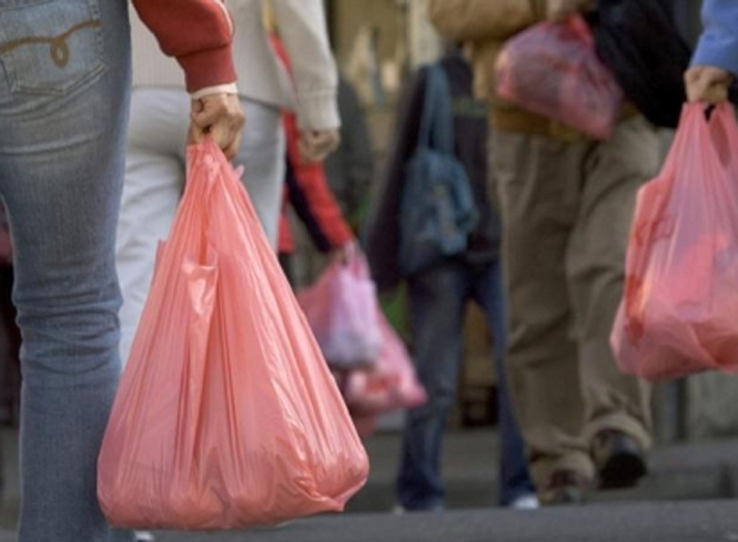 В столице Бельгии Брюсселе запретили распространение пластиковых пакетов на кассах торговых точек. 