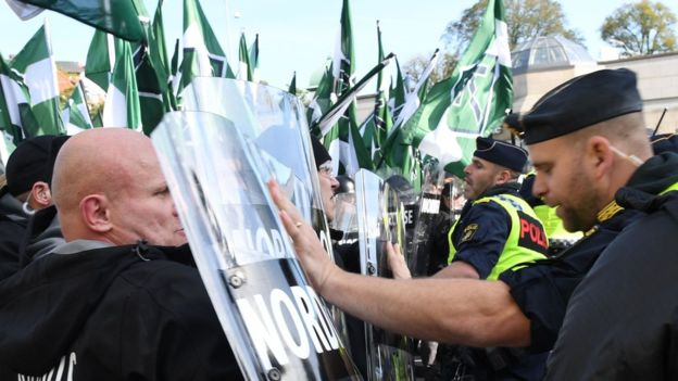 Демонстрация неонацистов в шведском городе Гетеборг закончилась столкновениями с антифашистами и полицией. 