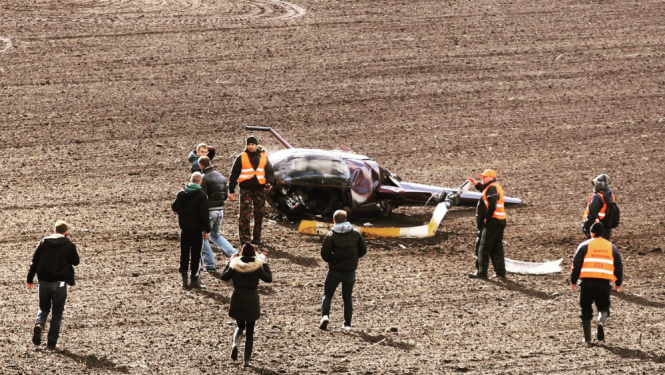 Во время чемпионата Европы по классическому авторалли "Лиепая" в Латвии упал вертолет. Погиб один человек, трое ранены. 