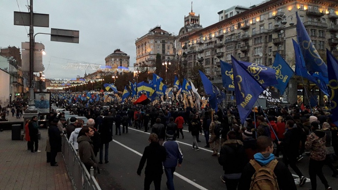 В Киеве завершилось шествие "Марш славы героям", посвященная 75-й годовщине создания Украинской повстанческой армии и Дню защитника Украины. 