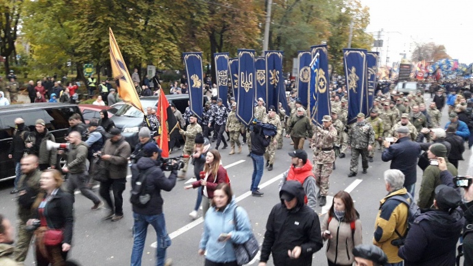 В Киеве завершилось шествие "Марш славы героям", посвященная 75-й годовщине создания Украинской повстанческой армии и Дню защитника Украины. 