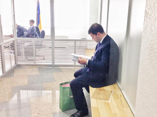 Государство может взыскать 100 млн гривен залога отстраненного главы ГФС Романа Насирова в бюджет, потому что он нарушил условия меры пресечения. 