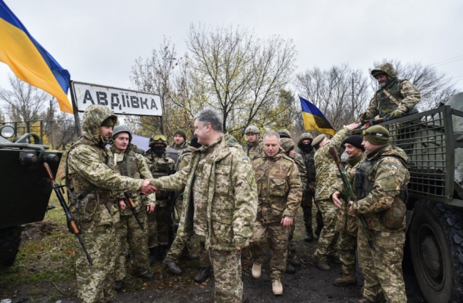 Президент Петр Порошенко заявляет, что украинская армия полностью изменилась за три года, а украинские воины являются гарантами независимости Украинского государства. 