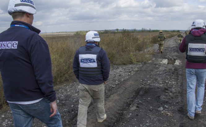 На оккупированном Донбассе боевики не пропустили к населенному пункту наблюдателей миссии ОБСЕ, ссылаясь на то, что в том районе проходит спецоперация. 