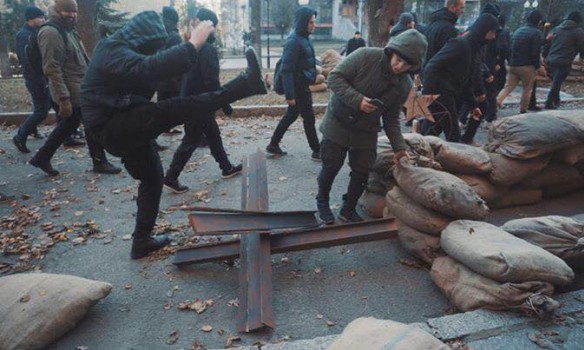 В Харькове активисты "Национального корпуса" разгромили съемочную площадку сериала о СССР и сотрудниках НКВД. 