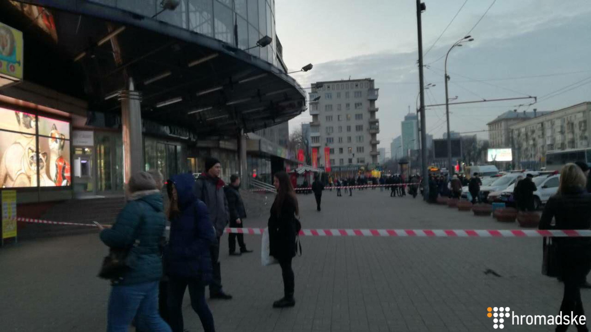 В Киеве из-за сообщения о минировании закрыта станция метро "Лыбидская". 